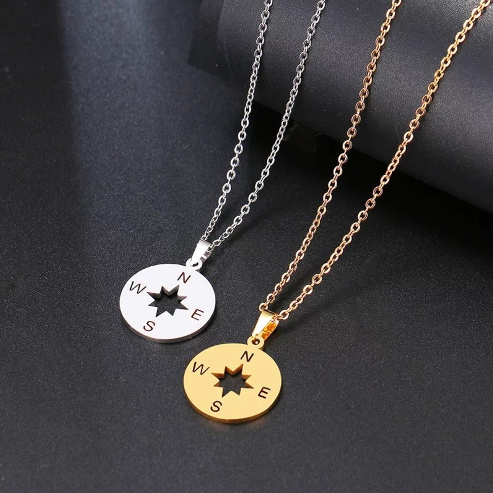 Gomd round compass necklace pendant